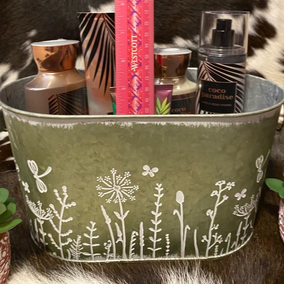 B&BW  “Coco Paradise” & “Waikiki Beach Coconut” Body Wash, Lotion & Fragrance - Picture 2 of 5